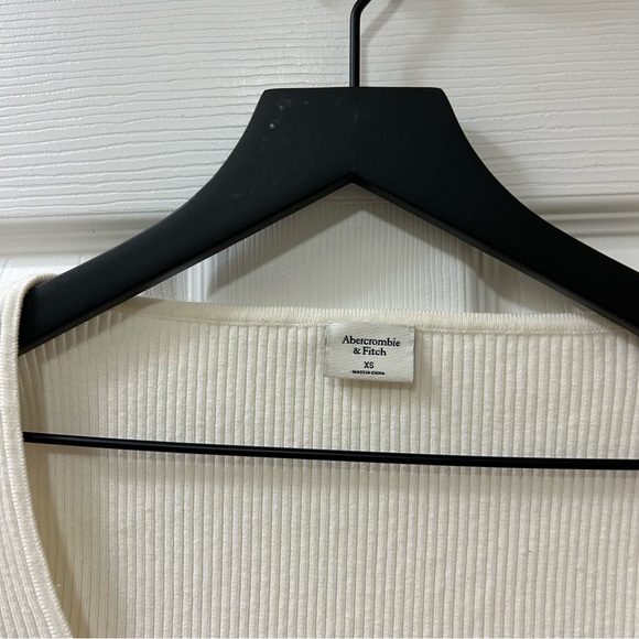 cream short sleeve bodysuit - Picture 2 of 3